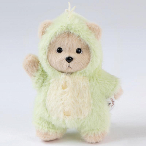 Медведь Lina TeddyTales, в костюмчике Зеленого динозавра, молочный, брелок, XS, 15 см